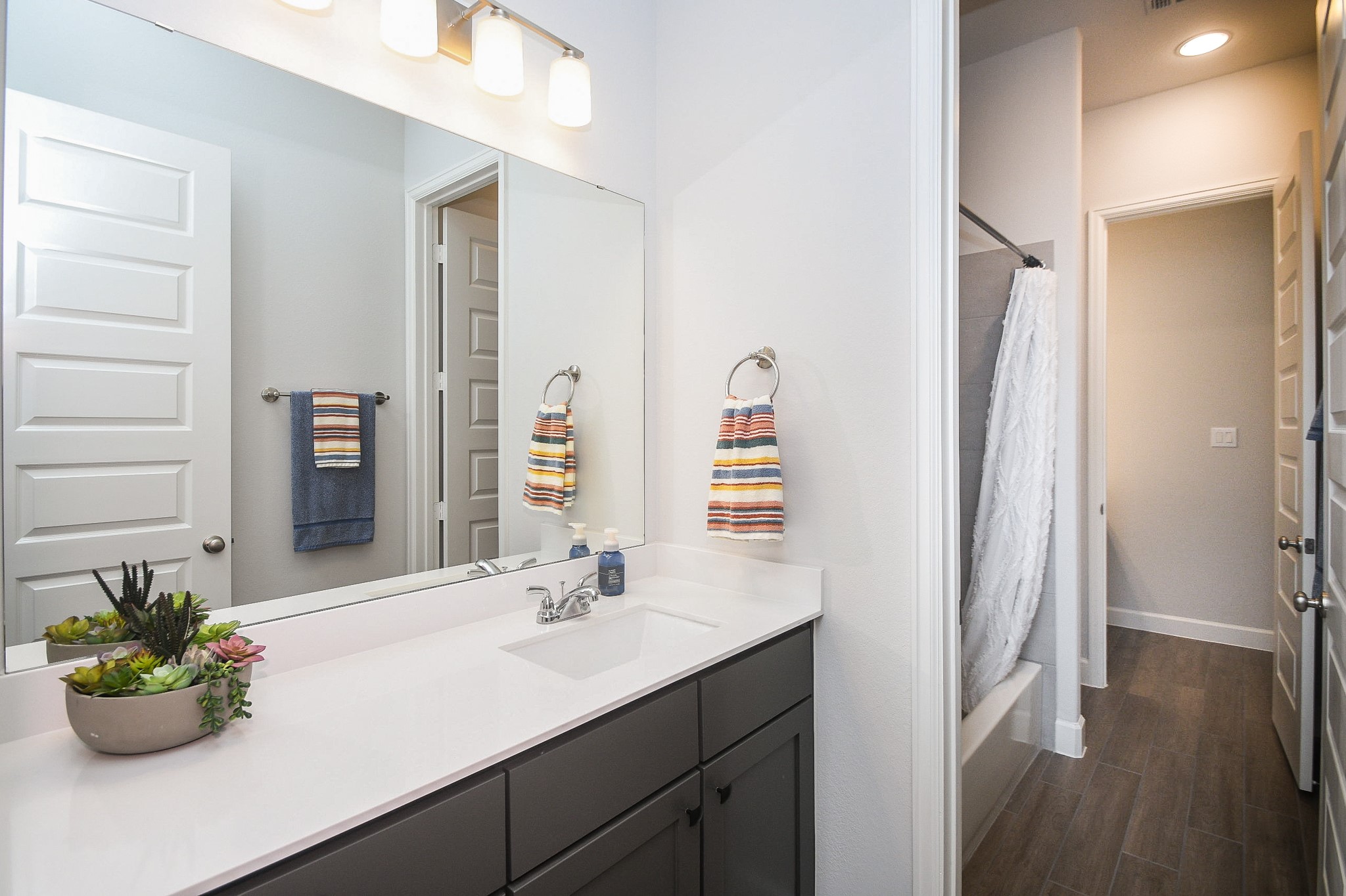 30314 Brook Point Fulshear, TX 77441 - Photo 27 of 38 Second bathroom
