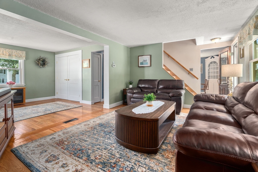 86 Redfield Road Wakefield, MA 01880 - Photo 14 of 34