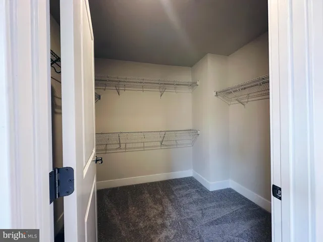 an empty room with windows and pillars in it