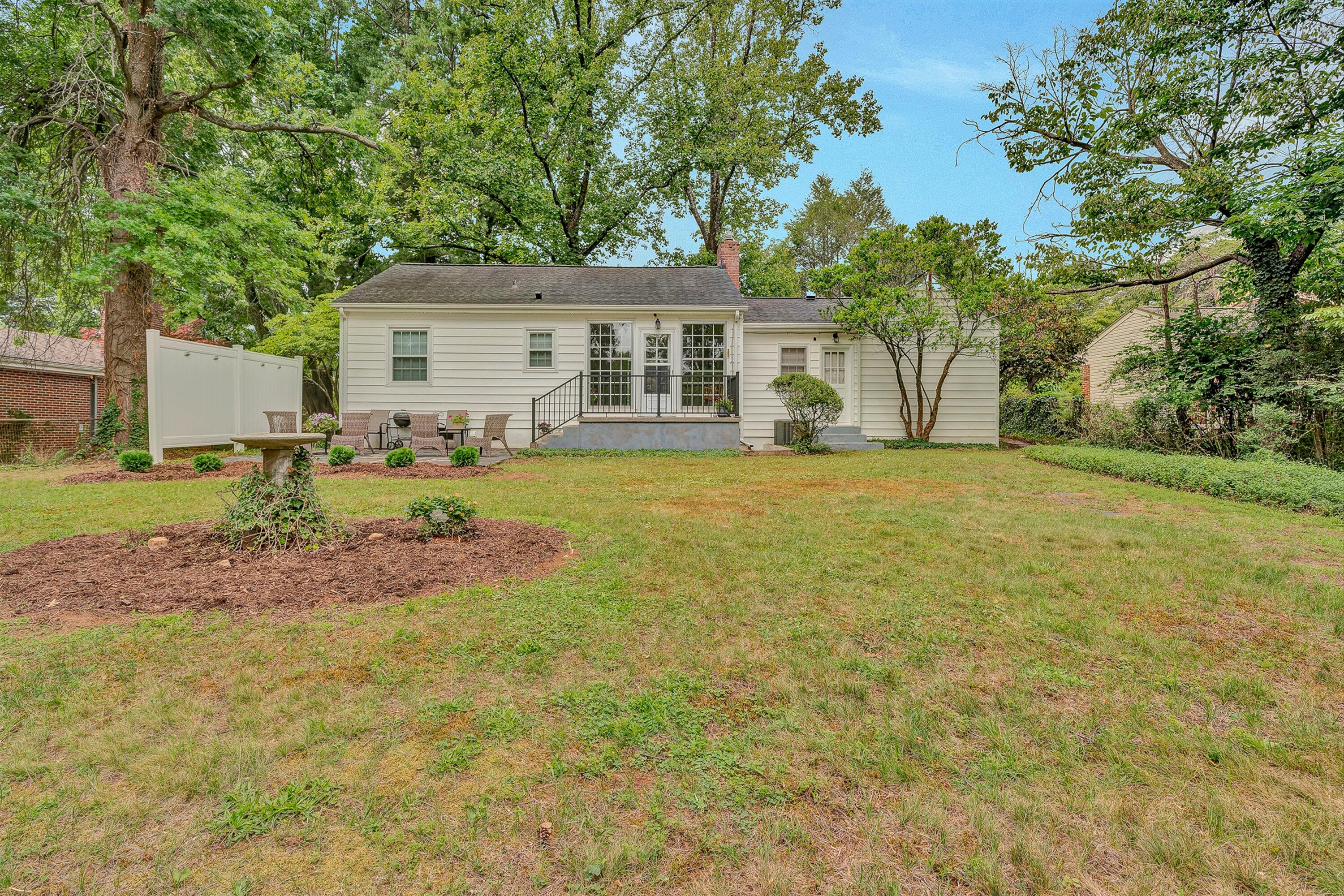 1035 Clearfield Road Southwest Roanoke, VA 24015 - Photo 32 of 43 back of house
