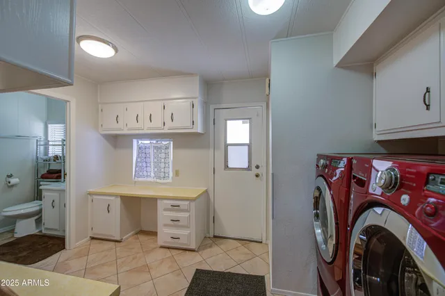 a view of entryway with washer and dryer