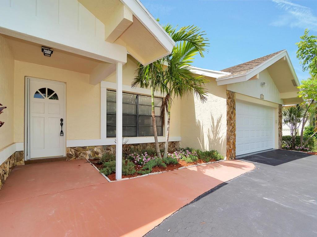 11464 Chipmunk Drive Boca Raton, FL 33428 - Photo 2 of 18 Photo 2