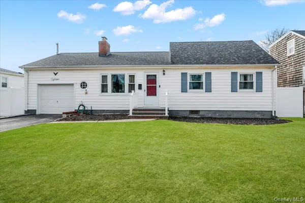 $689,000 | 18 Cambridge Drive, Babylon, NY 11702