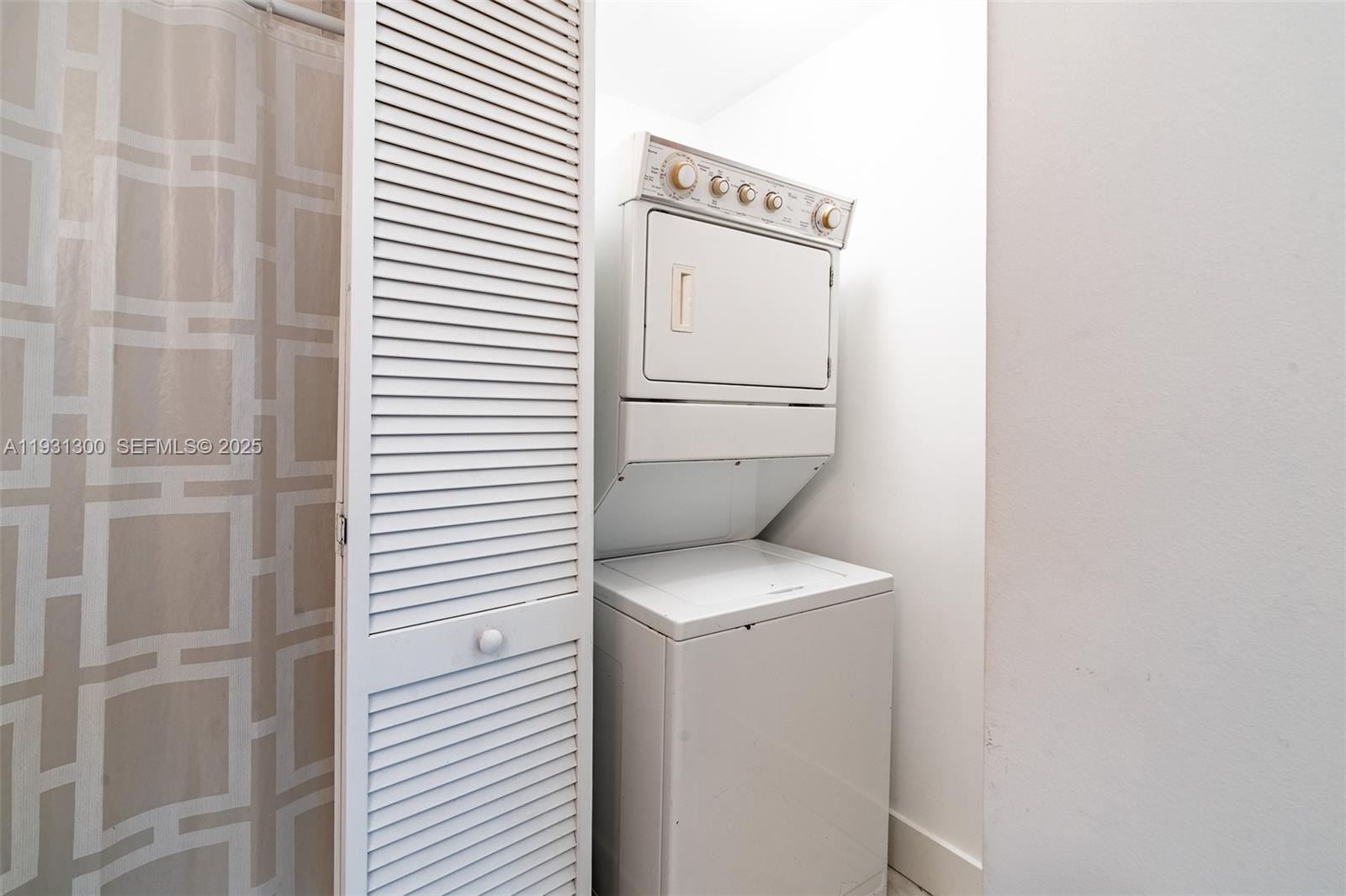 725 Northeast 22nd Street, Unit 9E Miami, FL 33137 - Photo 11 of 12 a utility room with dryer and washer