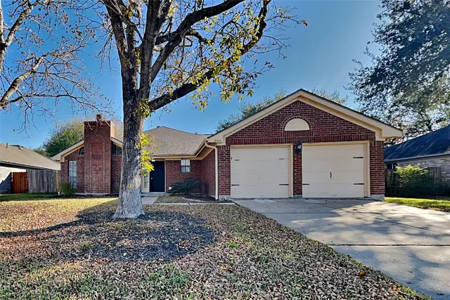 $2,300 | 2515 Chestnut Circle, Pearland, TX 77584