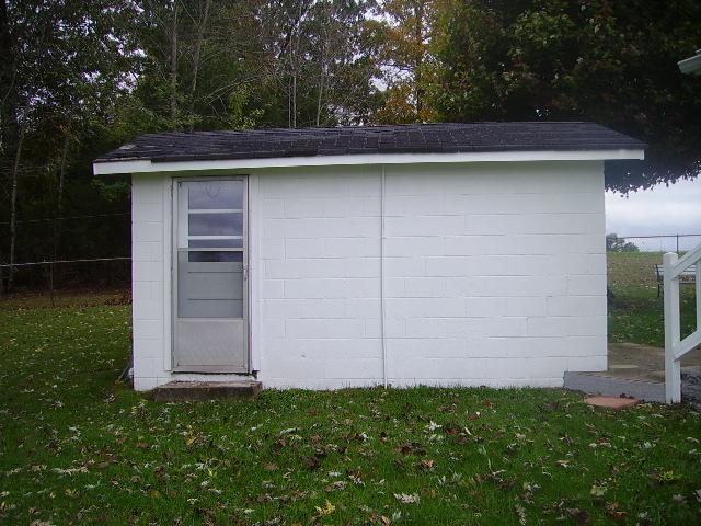 154 Tucker Road Lafayette, TN 37083 - Photo 6 of 11