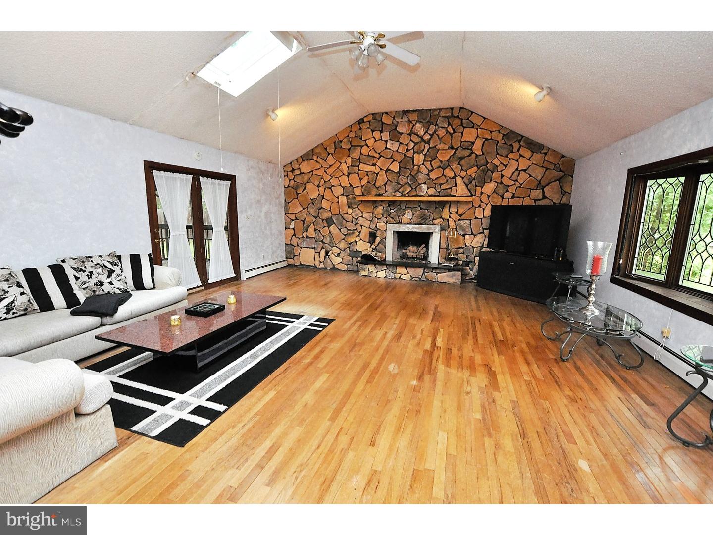 449 New Road Southampton, NJ 08088 - Photo 2 of 22 Family Room