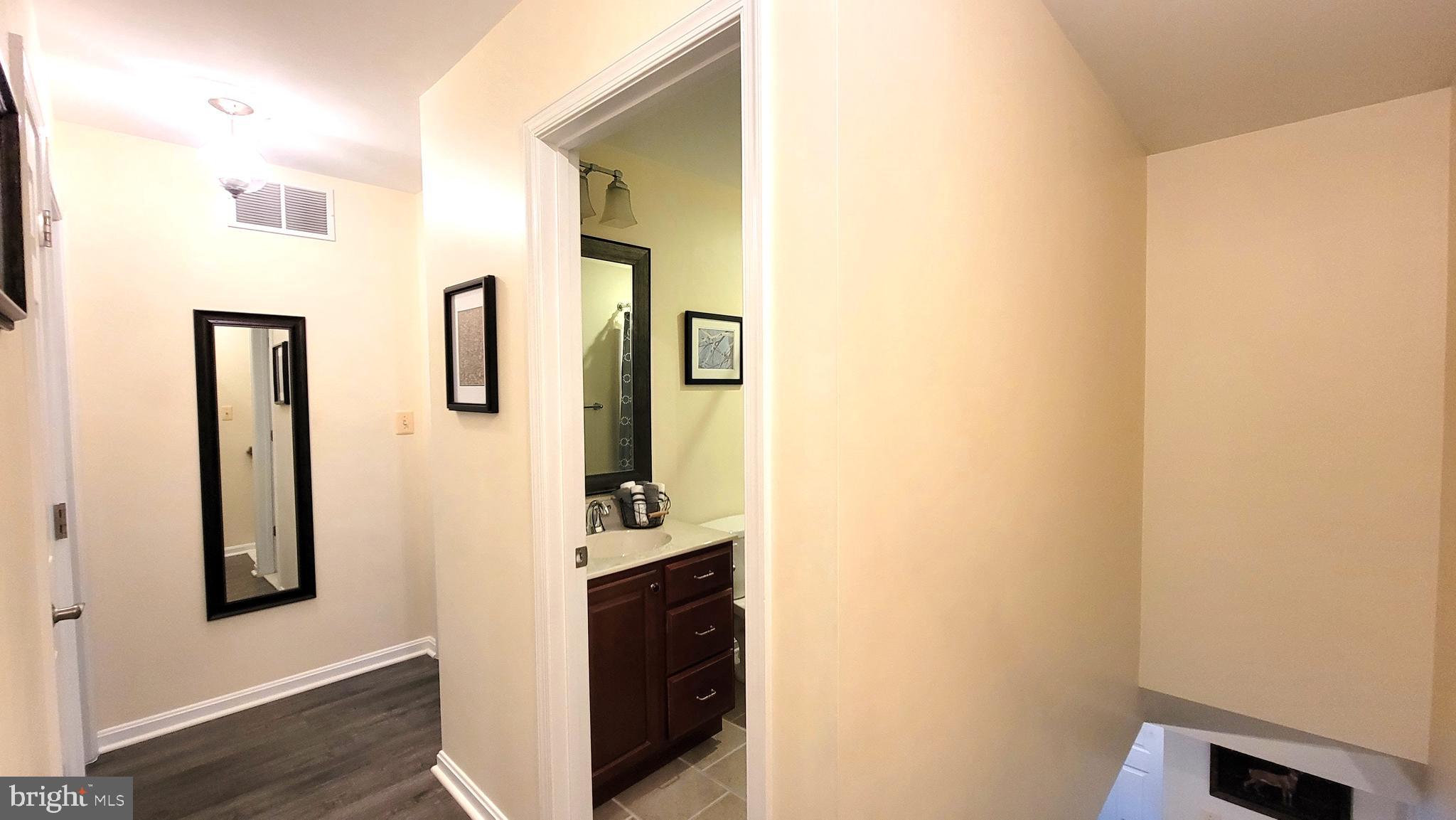 3041 Conowingo Road Street, MD 21154 - Photo 31 of 47 Upstairs Hall Foyer showing Shared Bath