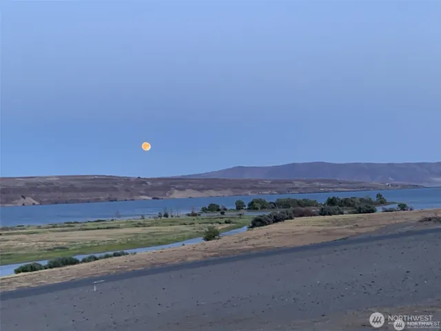 a view of a house with a dry space