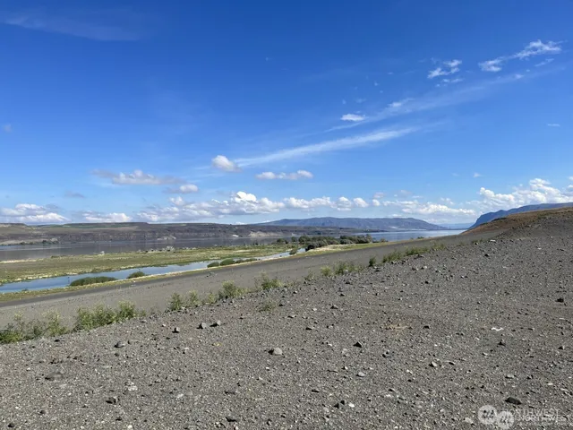 $240,000 | 240 Basin Pointe Loop, Vantage, WA 98950