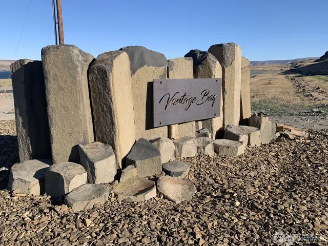 $240,000 | 240 Basin Pointe Loop, Vantage, WA 98950