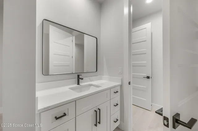 $999,999 | 4721 Blossom Ridge Place, Grant-Valkaria, FL 32949