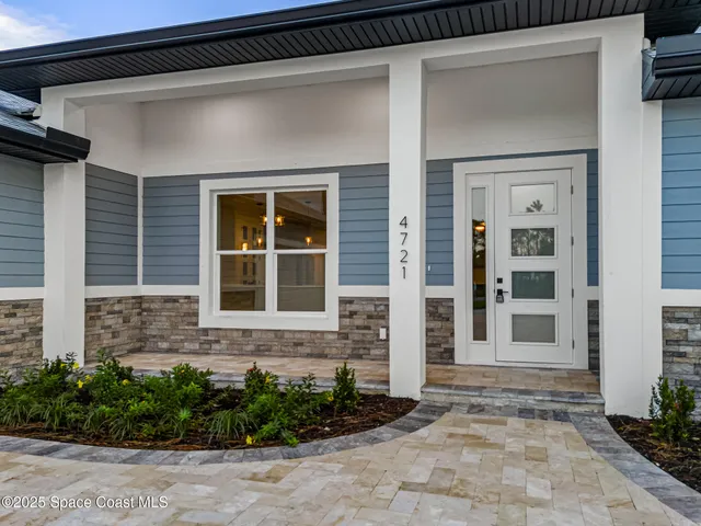 a view of an empty room with a fireplace