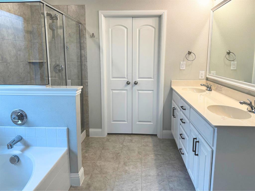 2911 River Ridge Court Granbury, TX 76048 - Photo 13 of 21