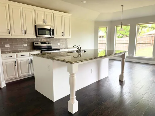 $2,300 | 2911 River Ridge Court, Granbury, TX 76048