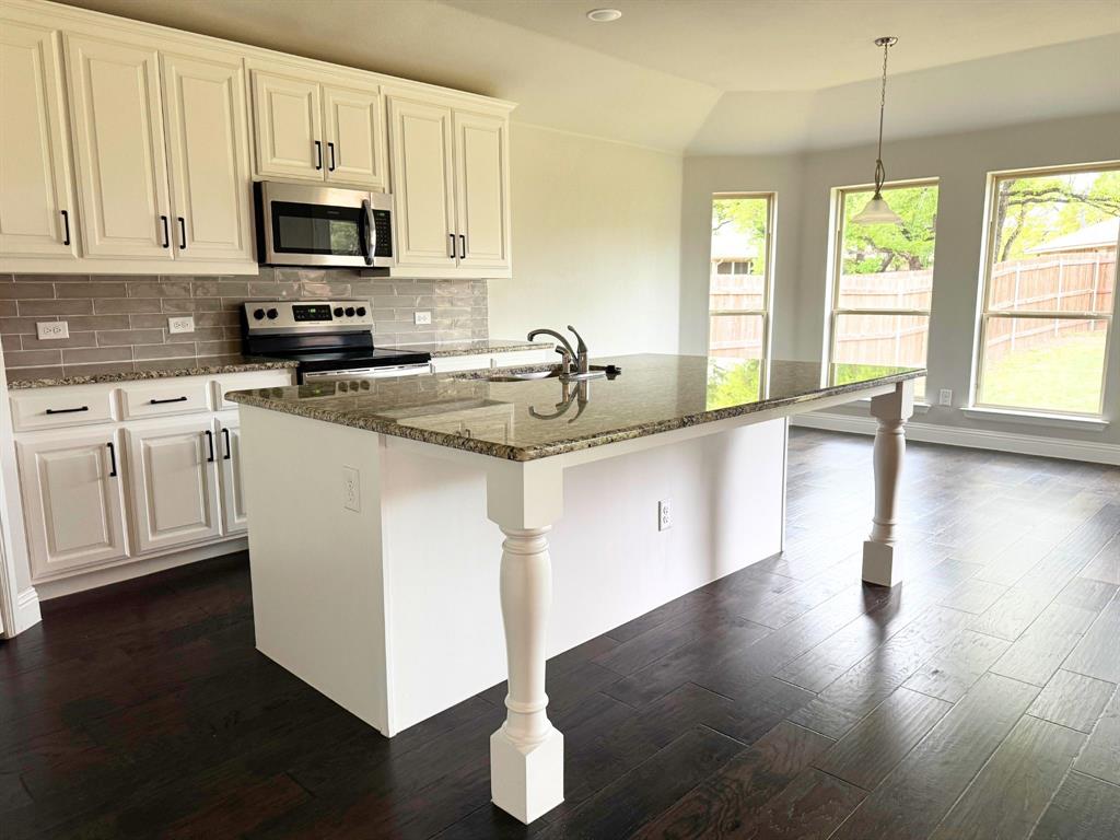 2911 River Ridge Court Granbury, TX 76048 - Photo 5 of 21