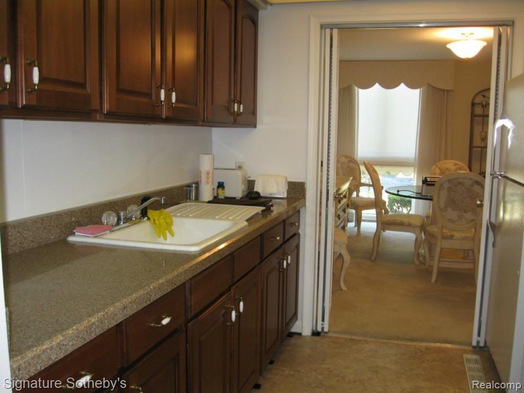 4045 West Maple Road Bloomfield Hills, MI 48301 - Photo 12 of 24