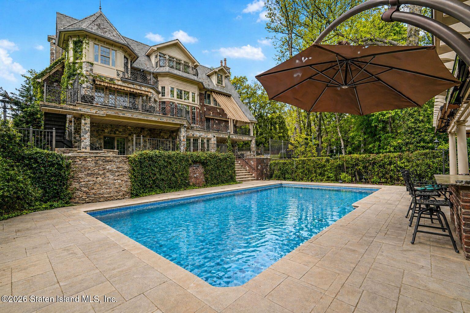 125 Benedict Road Staten Island, NY 10304 - Photo 89 of 96 125 Outdoor with pool