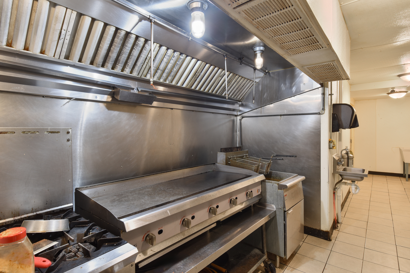 118 East Main Street Dwight, IL 60420 - Photo 27 of 77 a close view of stove