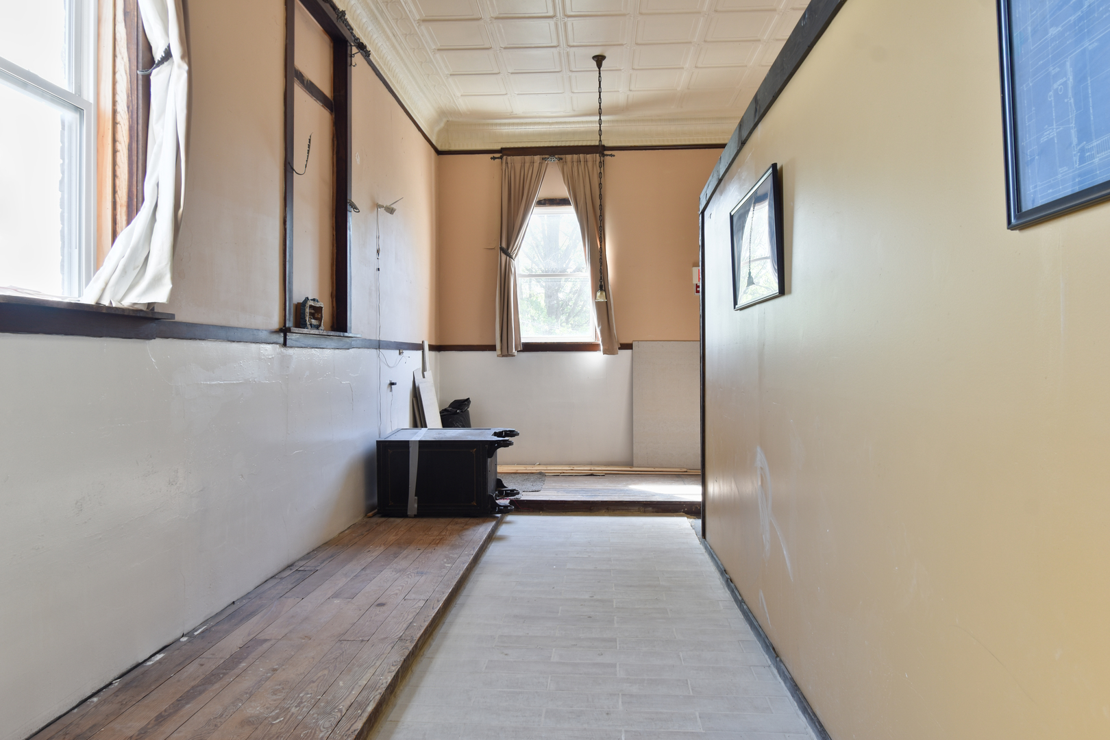 118 East Main Street Dwight, IL 60420 - Photo 62 of 77 a bathroom with a bathtub and a window