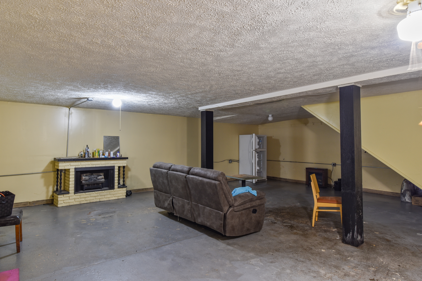 118 East Main Street Dwight, IL 60420 - Photo 69 of 77 a living room with furniture and a fireplace