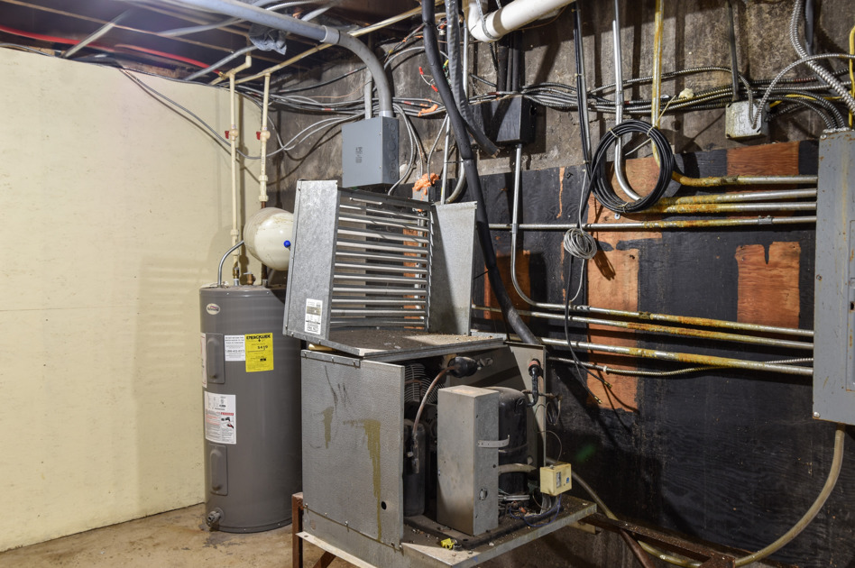 118 East Main Street Dwight, IL 60420 - Photo 76 of 77 a view of walk in closet