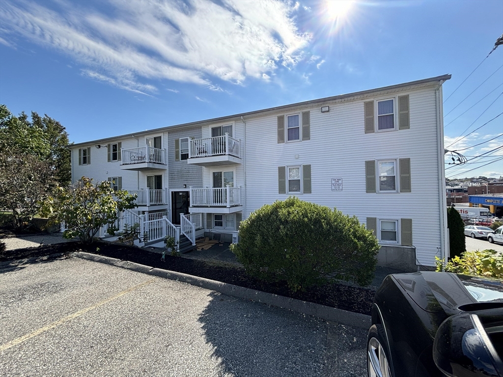 433 Bank Street, Unit 4 Fall River, MA 02720 - Photo 1 of 14 Gallery Image 1