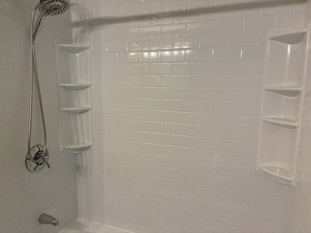 433 Bank Street, Unit 4 Fall River, MA 02720 - Photo 10 of 14 Gallery Image 10