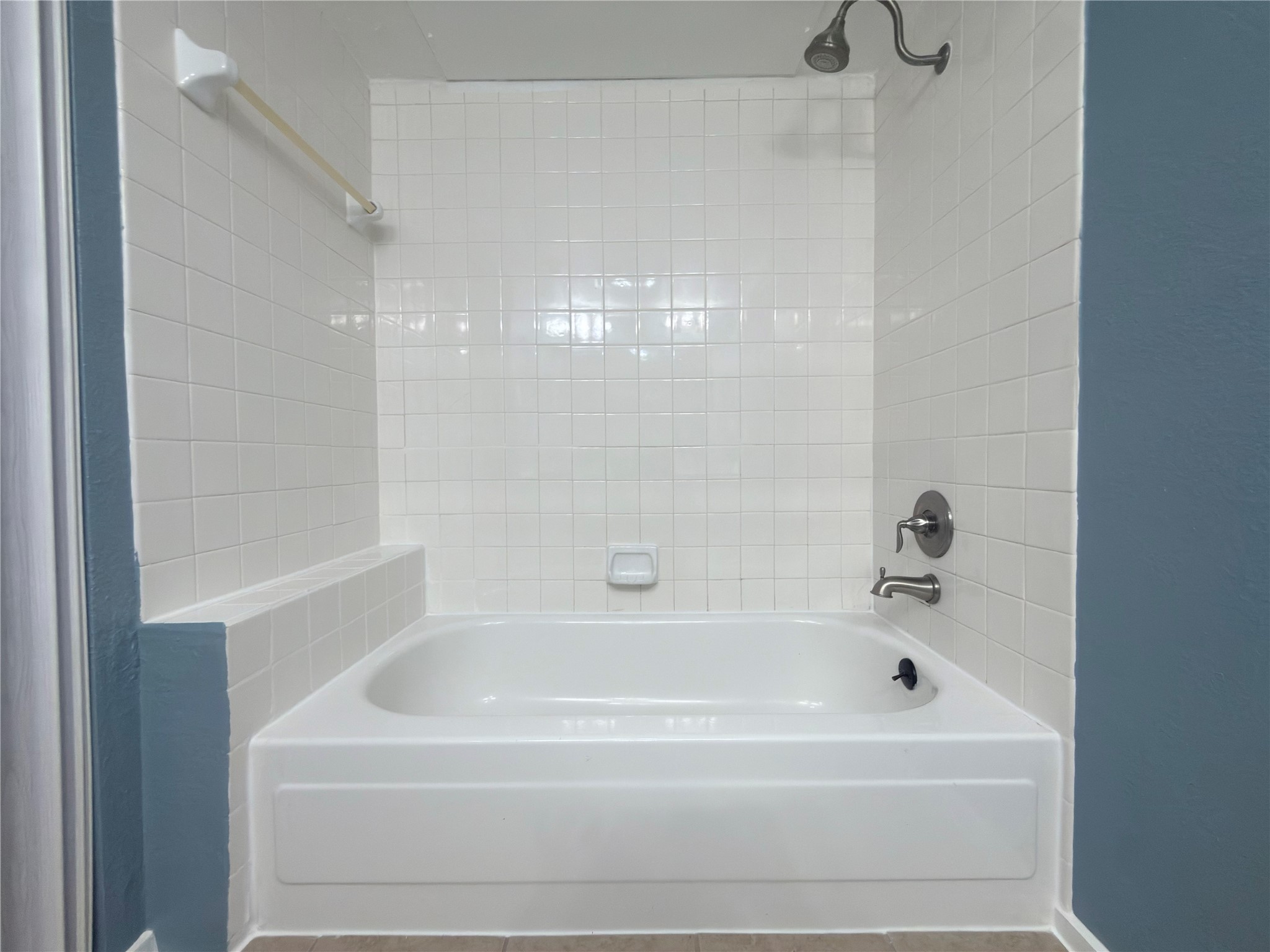 2018 West Rundberg Lane, Unit 6A Austin, TX 78758 - Photo 11 of 16 A well-maintained tub and shower combination with clean tilework.