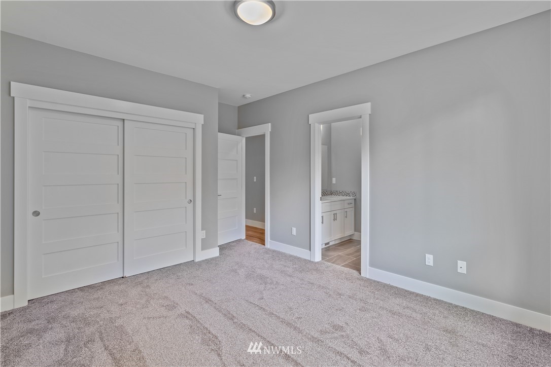 6635 Cooper Point Road Northwest Olympia, WA 98502 - Photo 12 of 25 Gallery Image 12
