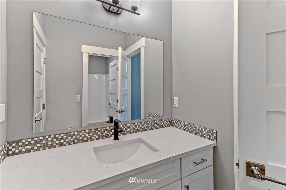 6635 Cooper Point Road Northwest Olympia, WA 98502 - Photo 13 of 25 Gallery Image 13