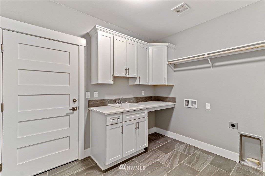 6635 Cooper Point Road Northwest Olympia, WA 98502 - Photo 15 of 25 Gallery Image 15