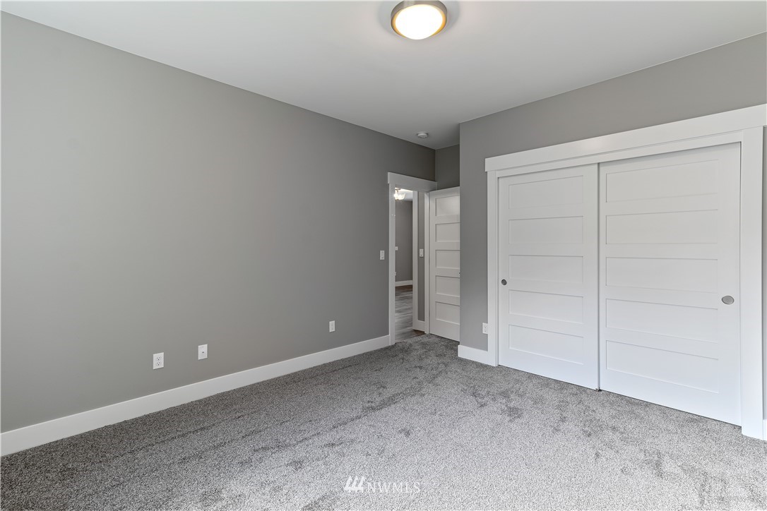 6635 Cooper Point Road Northwest Olympia, WA 98502 - Photo 9 of 25 Gallery Image 9