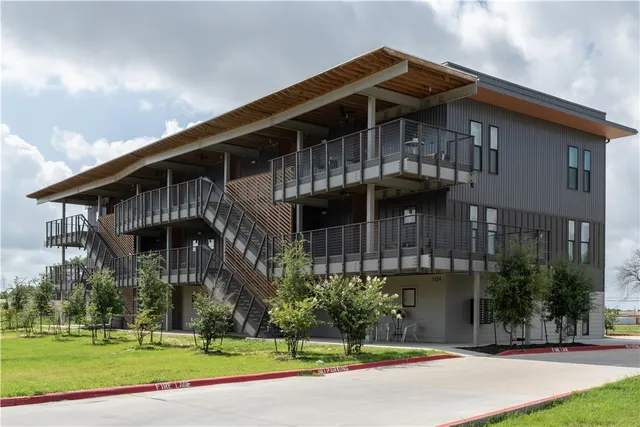 $1,150 | 101 West 33rd Street, Unit 202, Bryan, TX 77803