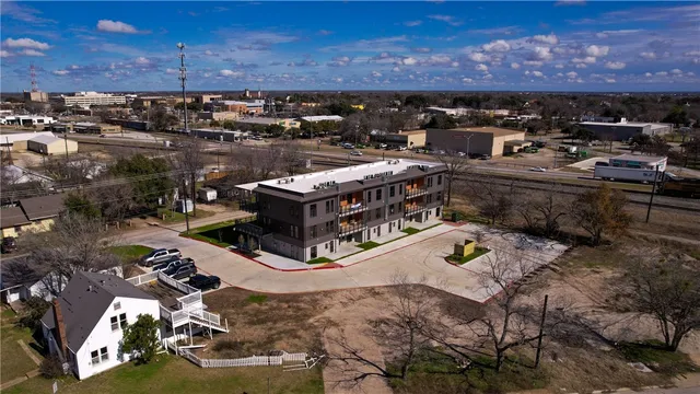 $1,150 | 101 West 33rd Street, Unit 202, Bryan, TX 77803