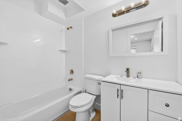 572 West 500th Street North Mapleton, UT 84664 - Photo 26 of 46 Bathroom with vanity, bathtub / shower combination, and light wood-type flooring