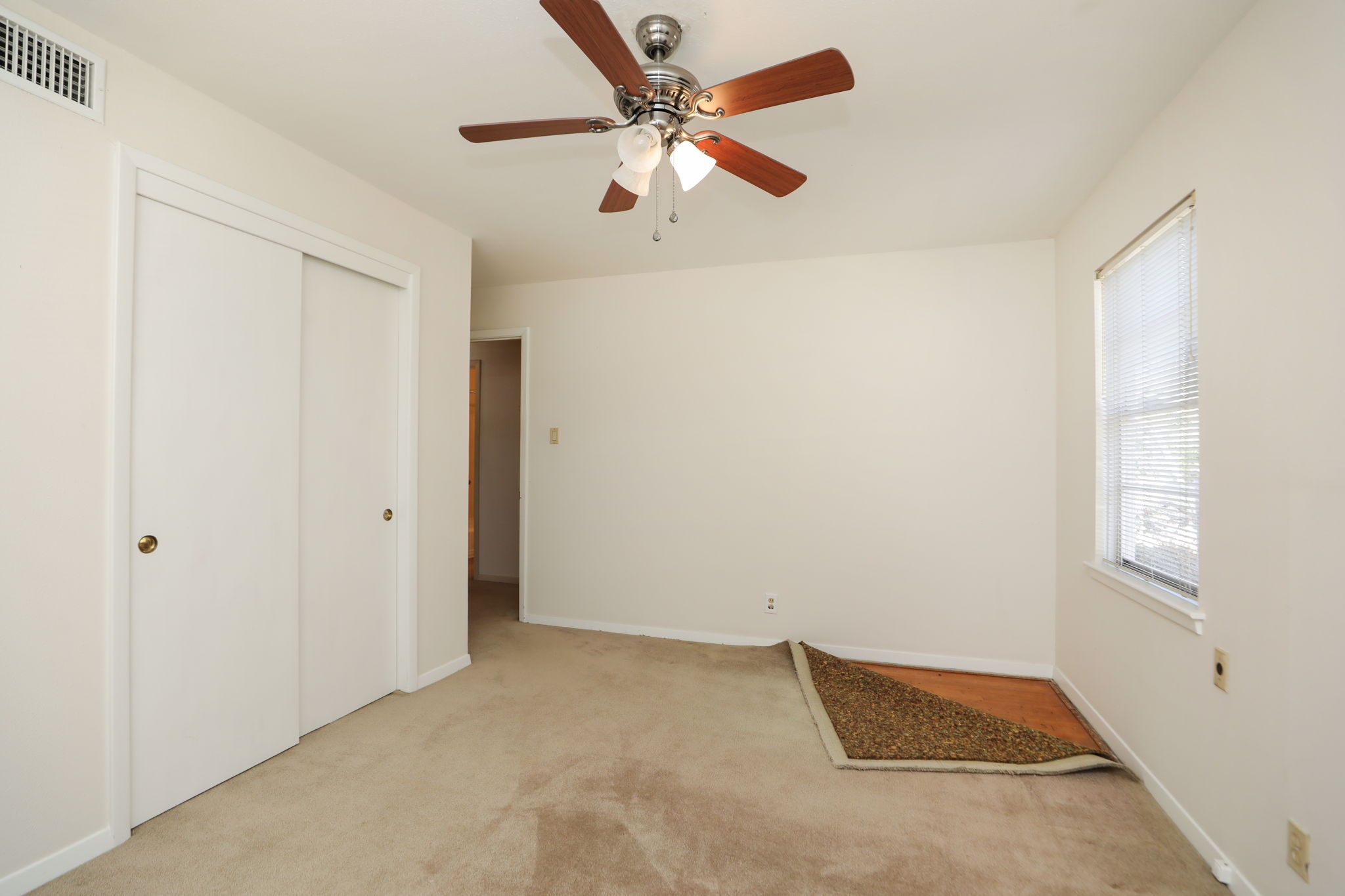 7158 Sharpview Drive Houston, TX 77074 - Photo 25 of 35 an empty room with windows and fan