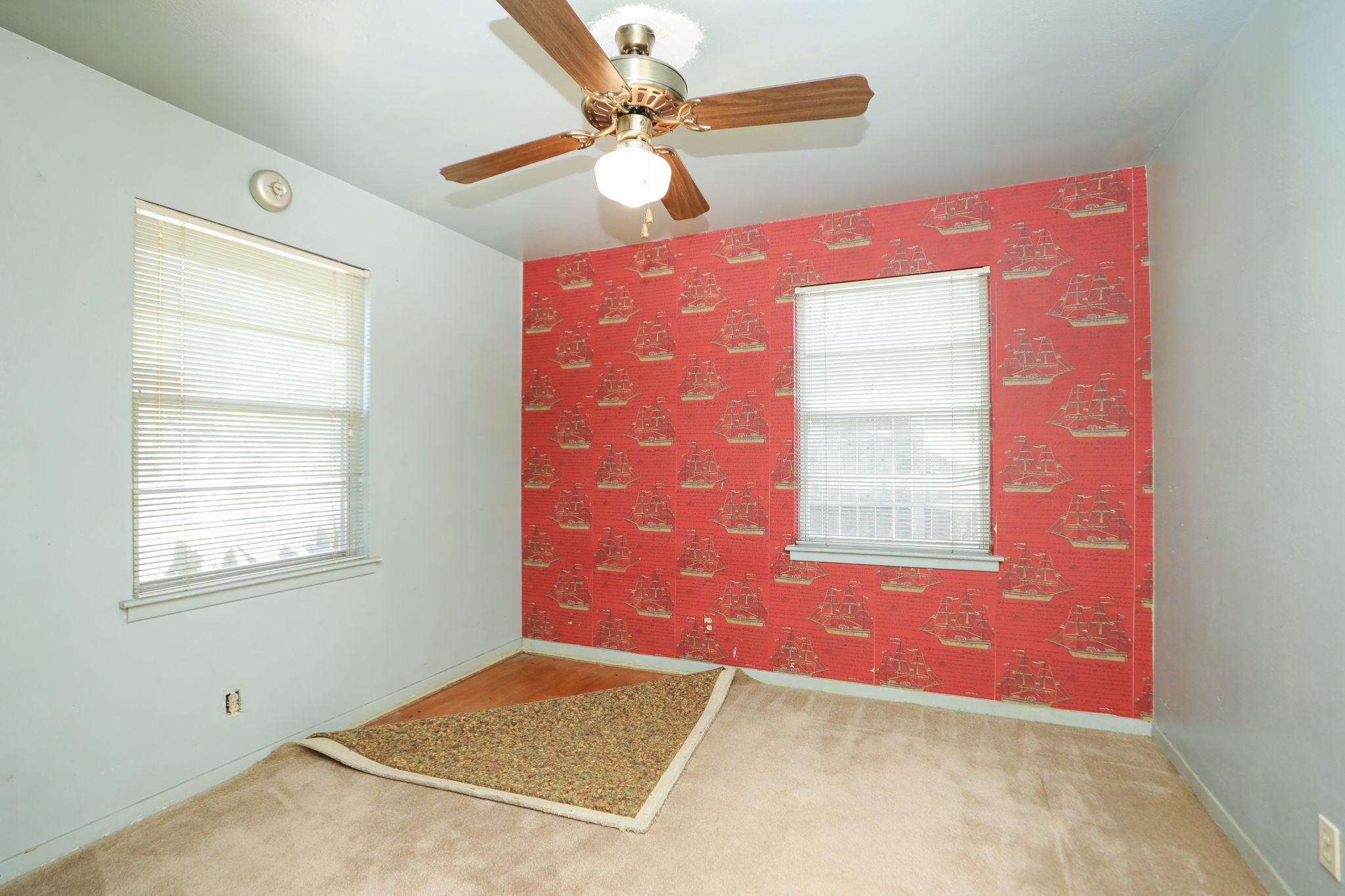 7158 Sharpview Drive Houston, TX 77074 - Photo 28 of 35 an empty room with windows and fan