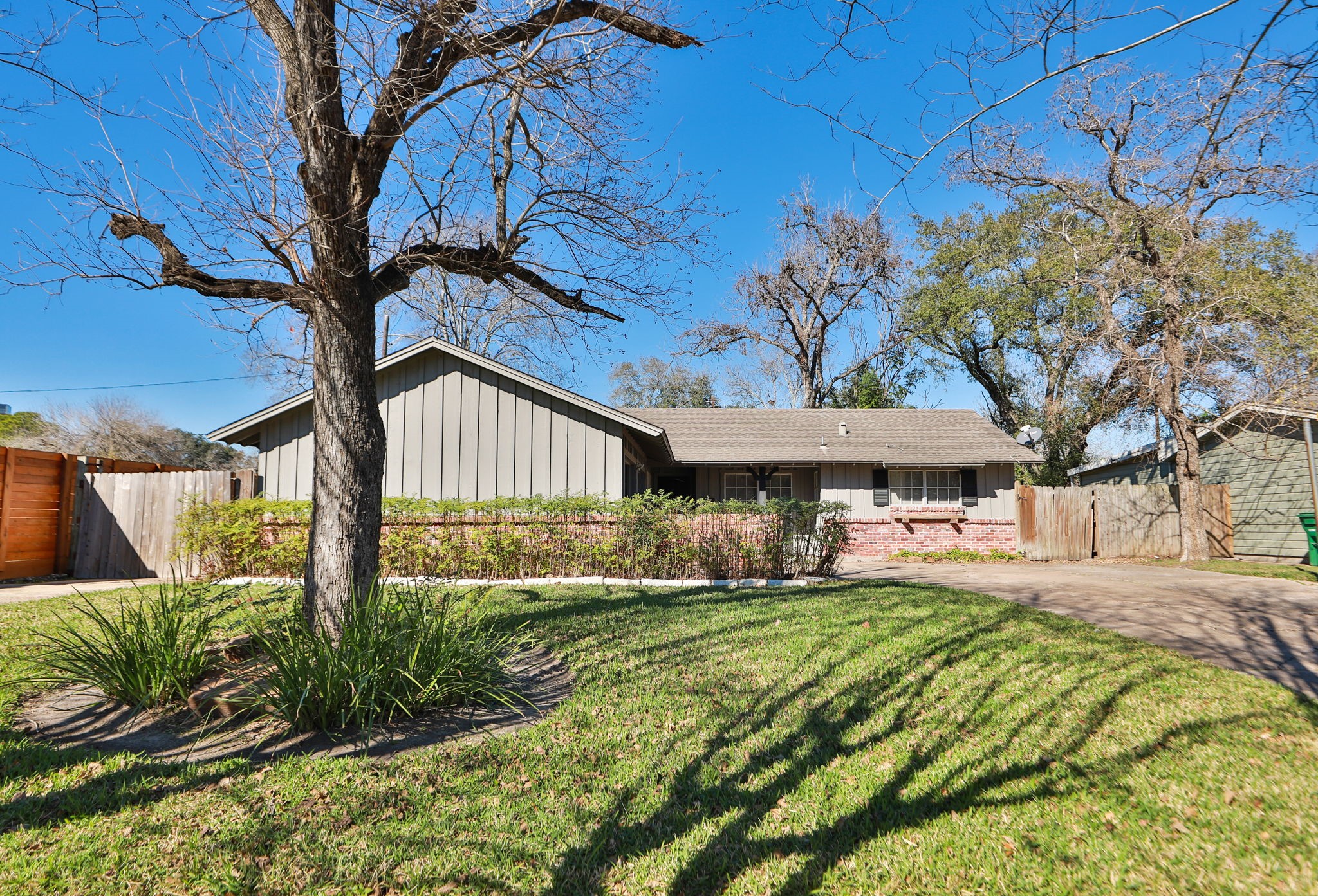 7158 Sharpview Drive Houston, TX 77074 - Photo 3 of 35 a front view of a house with a yard
