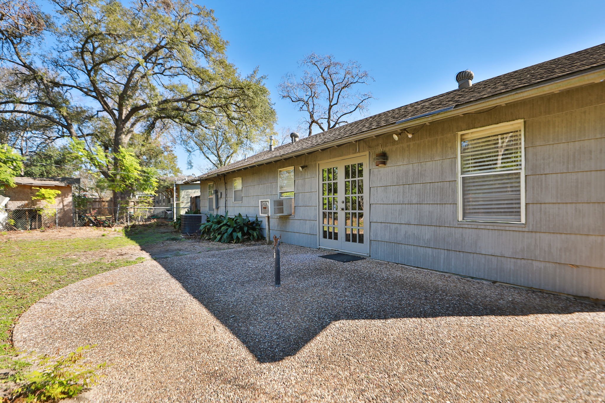 7158 Sharpview Drive Houston, TX 77074 - Photo 31 of 35 a view of a back yard of the house