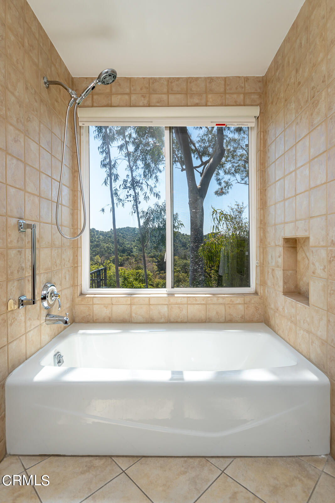 2600 Perkins Glendale, CA 91206 - Photo 19 of 34 a bathroom with a bathtub and window