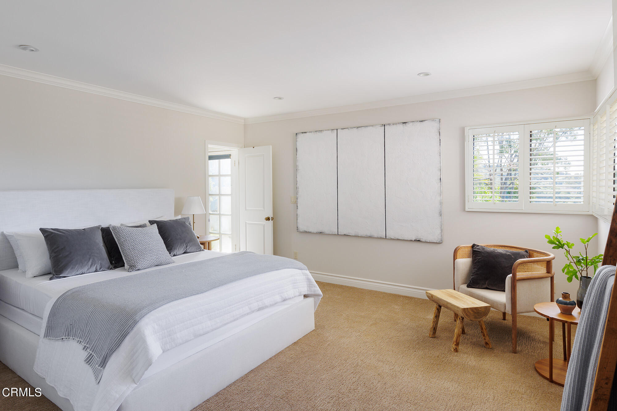 2600 Perkins Glendale, CA 91206 - Photo 20 of 34 a bedroom with a bed and a chair