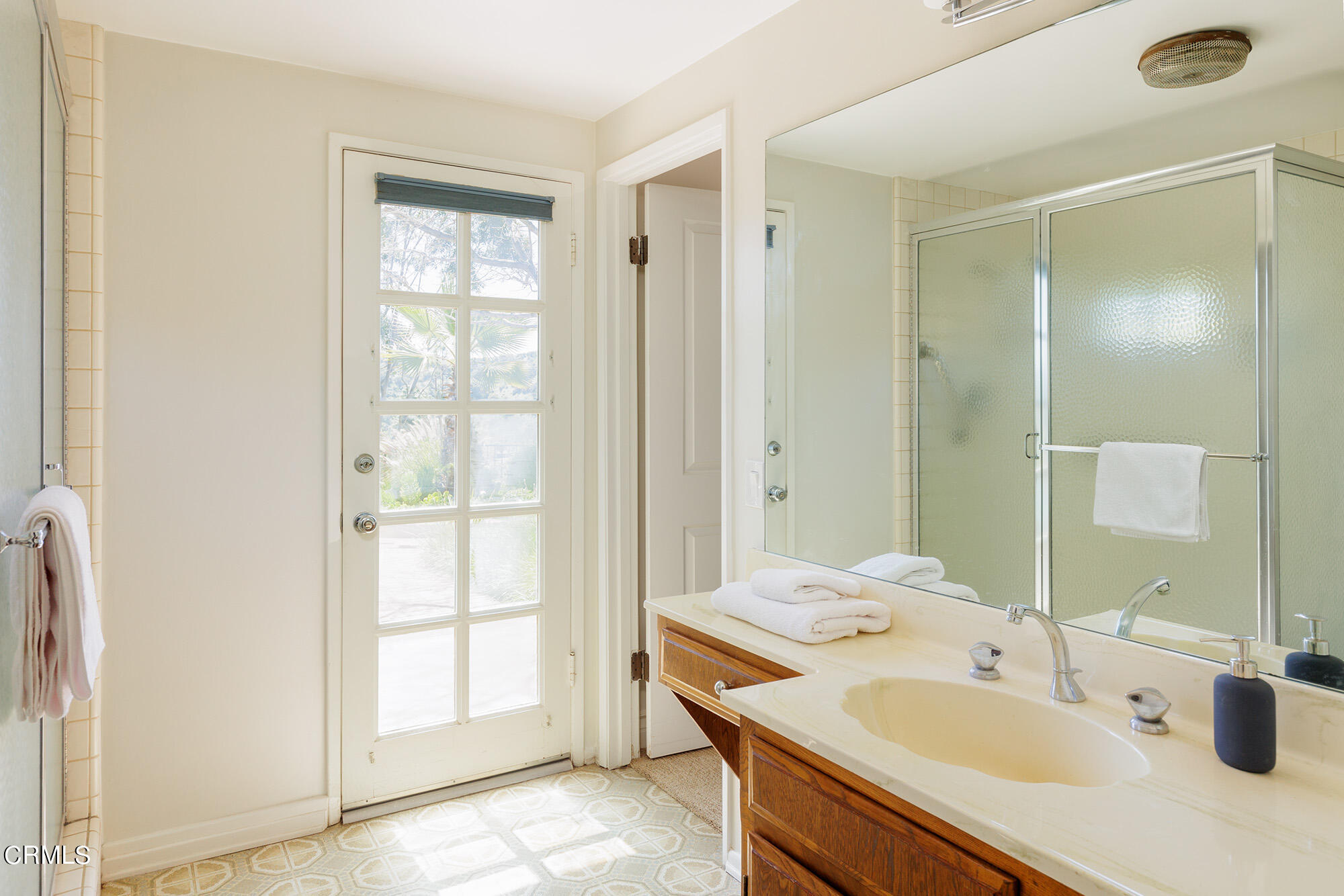2600 Perkins Glendale, CA 91206 - Photo 22 of 34 a bathroom with a sink and a mirror