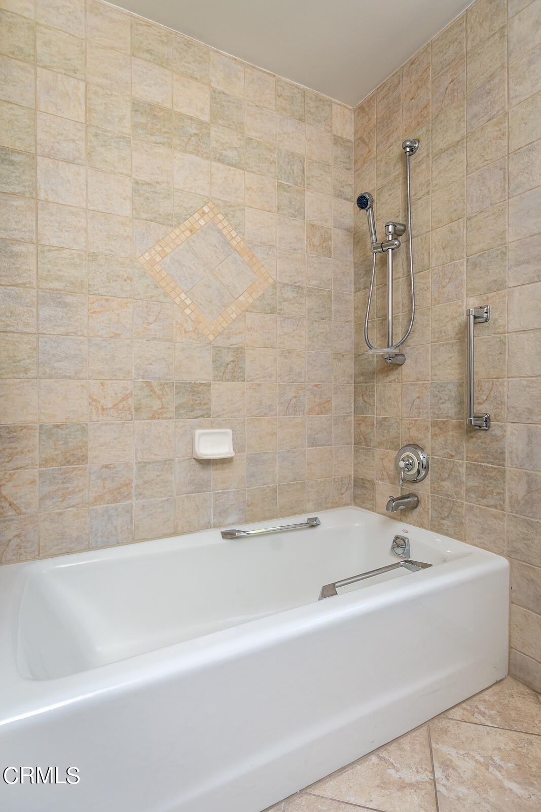 2600 Perkins Glendale, CA 91206 - Photo 26 of 34 a bathroom with a bathtub