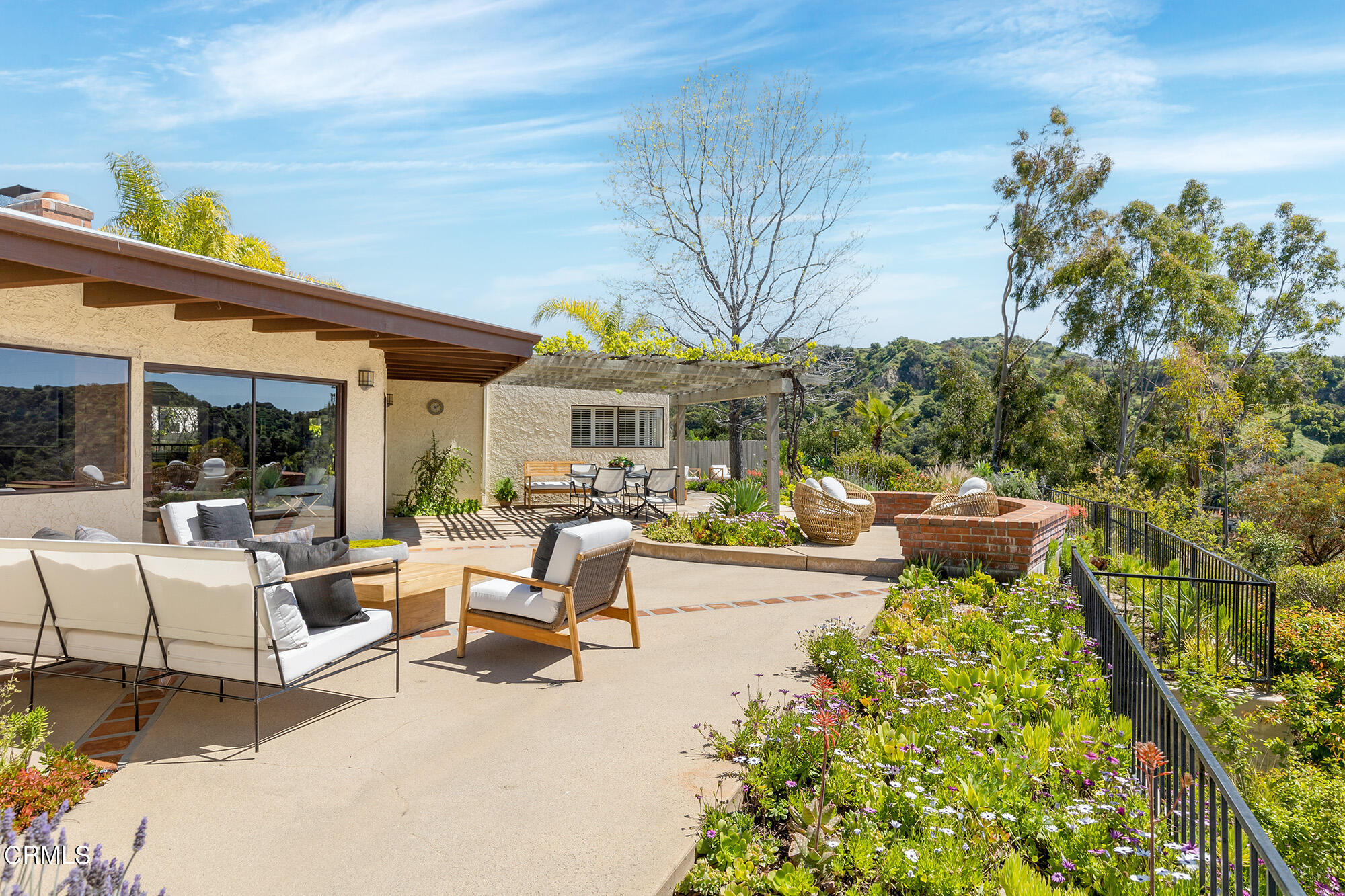 2600 Perkins Glendale, CA 91206 - Photo 33 of 34 a view of a patio with table and chairs and potted plants