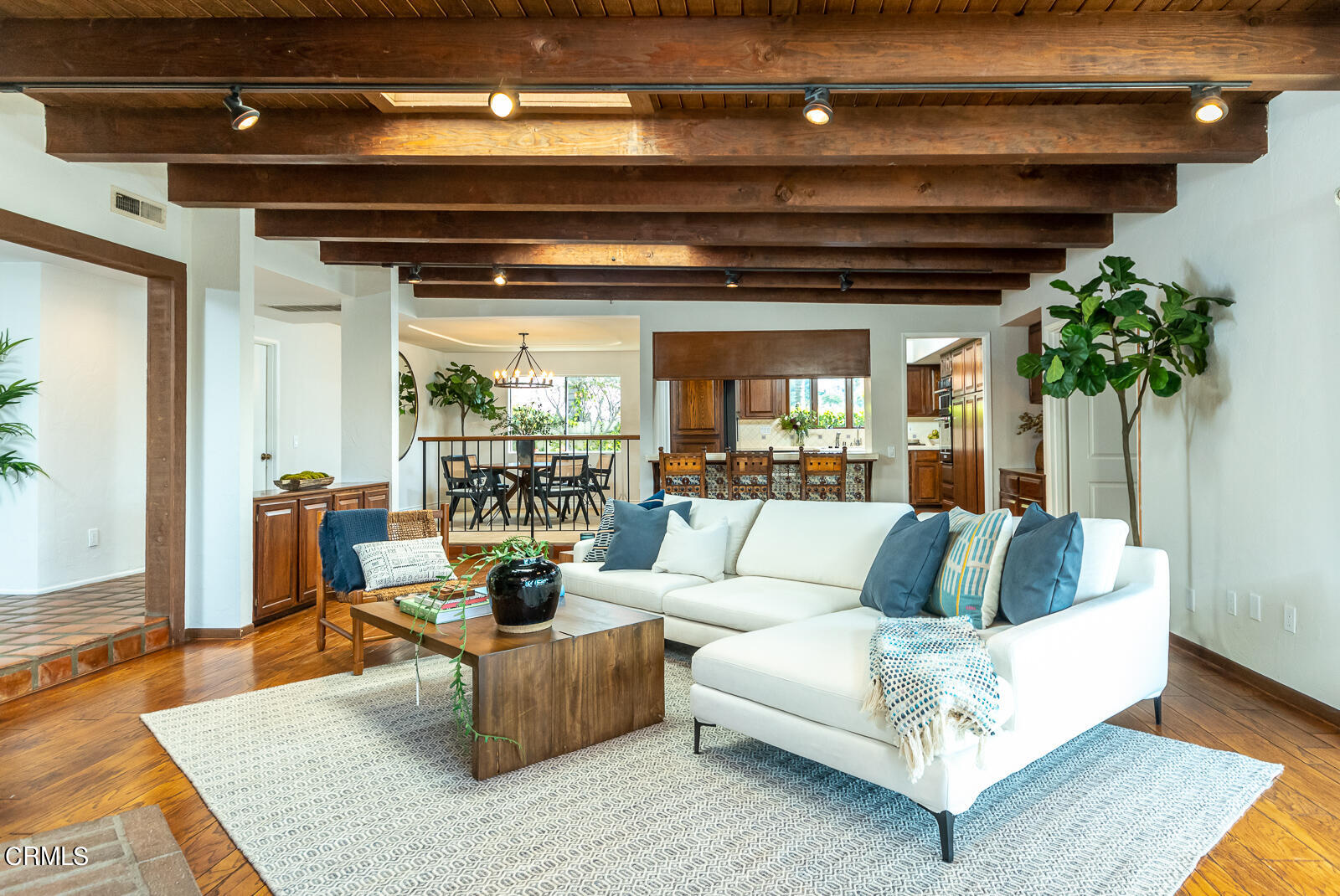 2600 Perkins Glendale, CA 91206 - Photo 8 of 34 a living room with furniture and a potted plant