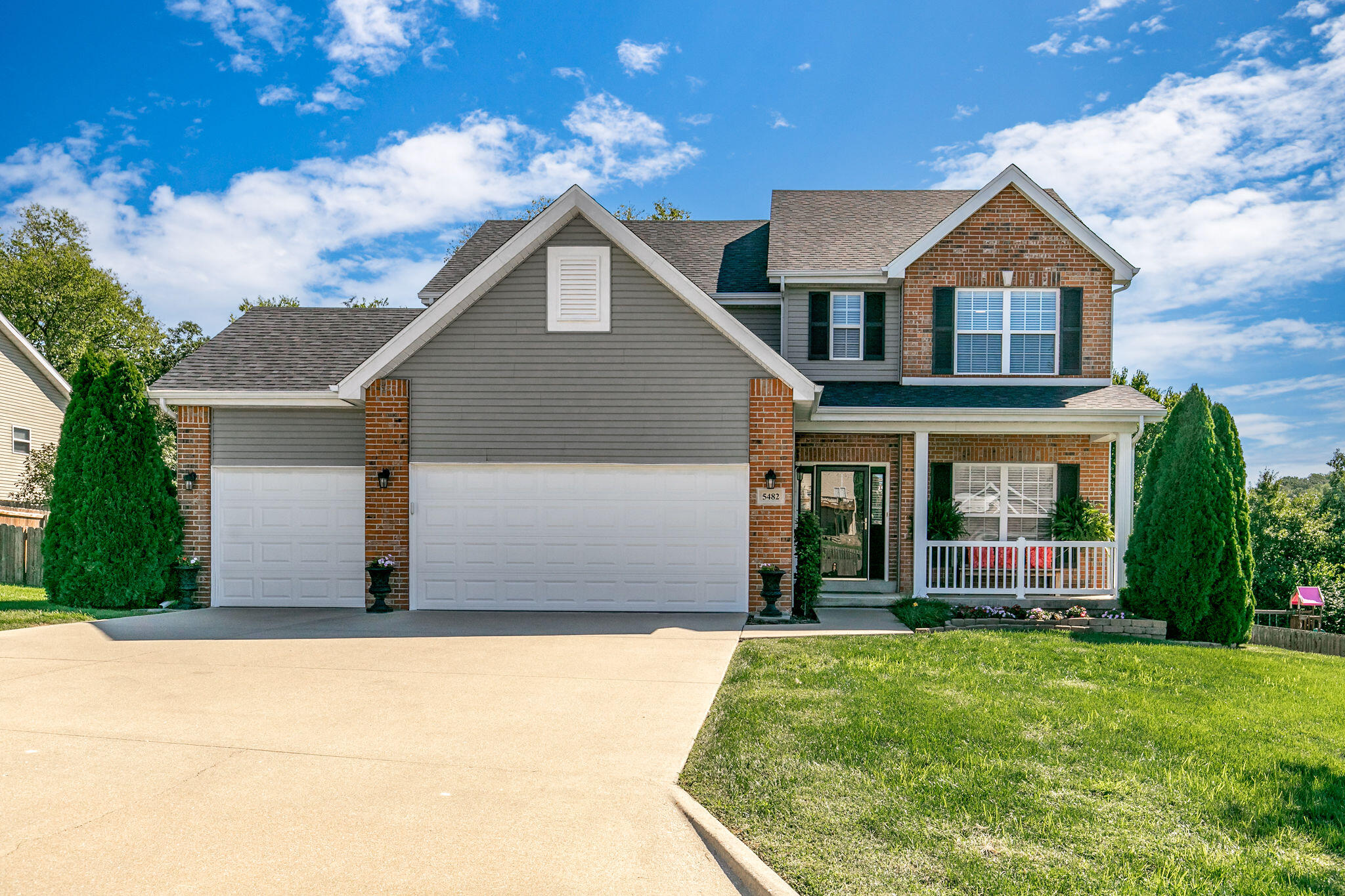 5482 South Twelve Oaks Road Springfield, MO 65810 - Photo 1 of 1 (c)BRPhoto548212Oaks-1