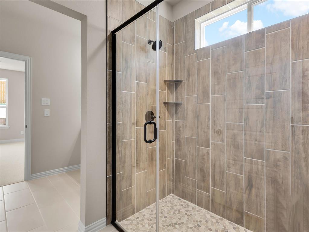 612 Jameson Springtown, TX 76082 - Photo 8 of 13 a bathroom with a shower