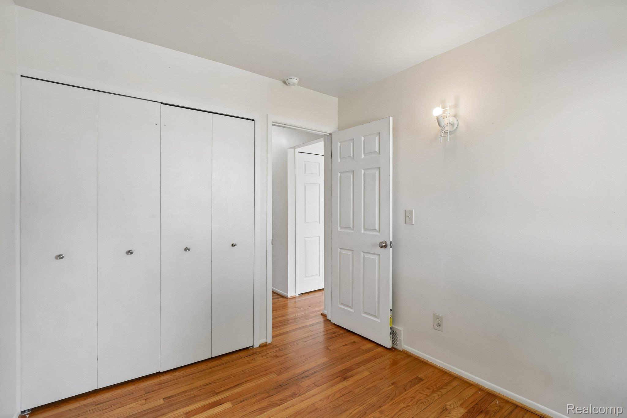8401 18 18 Mile Road, Unit 112 Sterling Heights, MI 48313 - Photo 16 of 25 15-web-or-mls-Eighteen Mile Rd 112-S0107-015.jpg