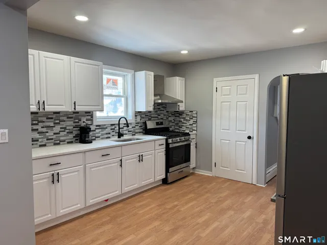 $379,900 | 299 Linnmoore Street, Hartford, CT 06106